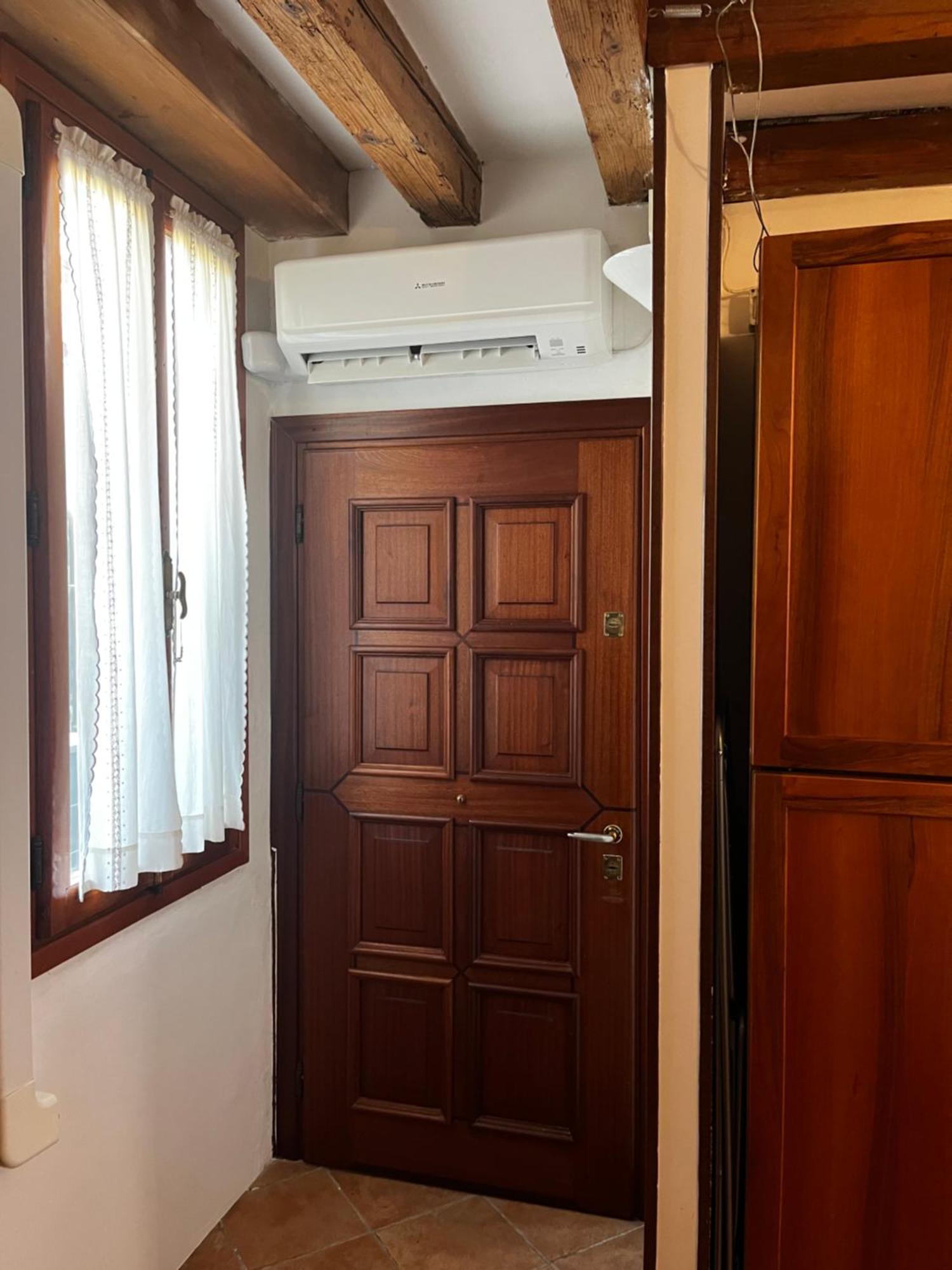 Casarosalia Apartment เวนิส ภายนอก รูปภาพ